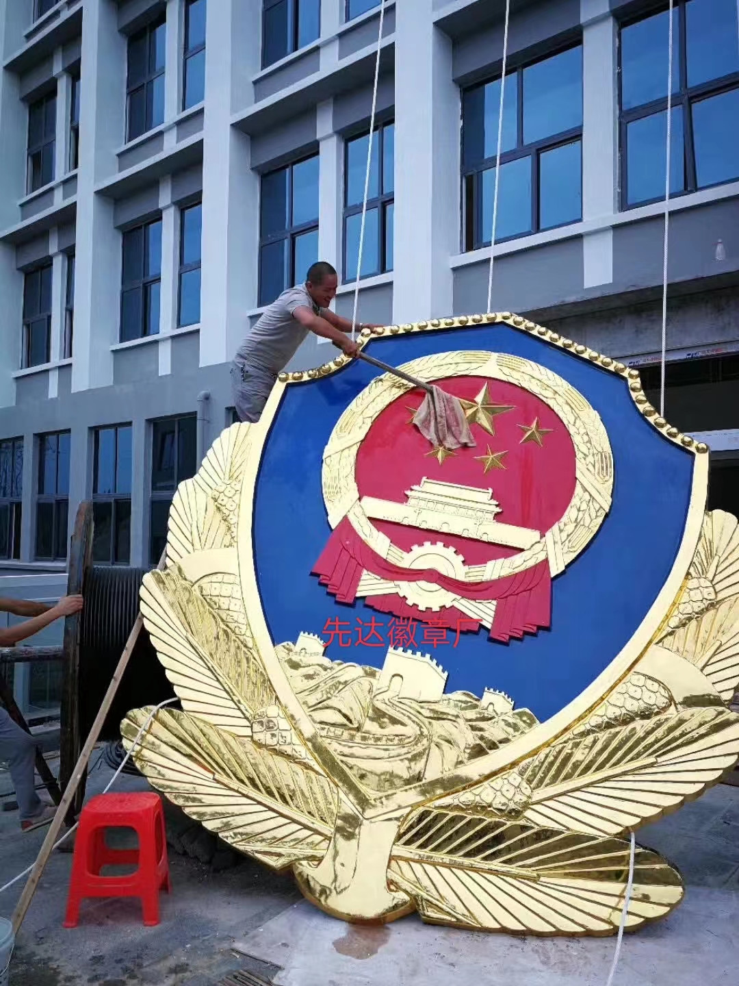 警徽安装.jpg